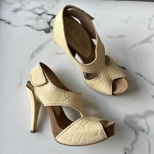 Pedro Garcia Cream Leather Cut Out Peep Toe Slingback Heels Size 38.5